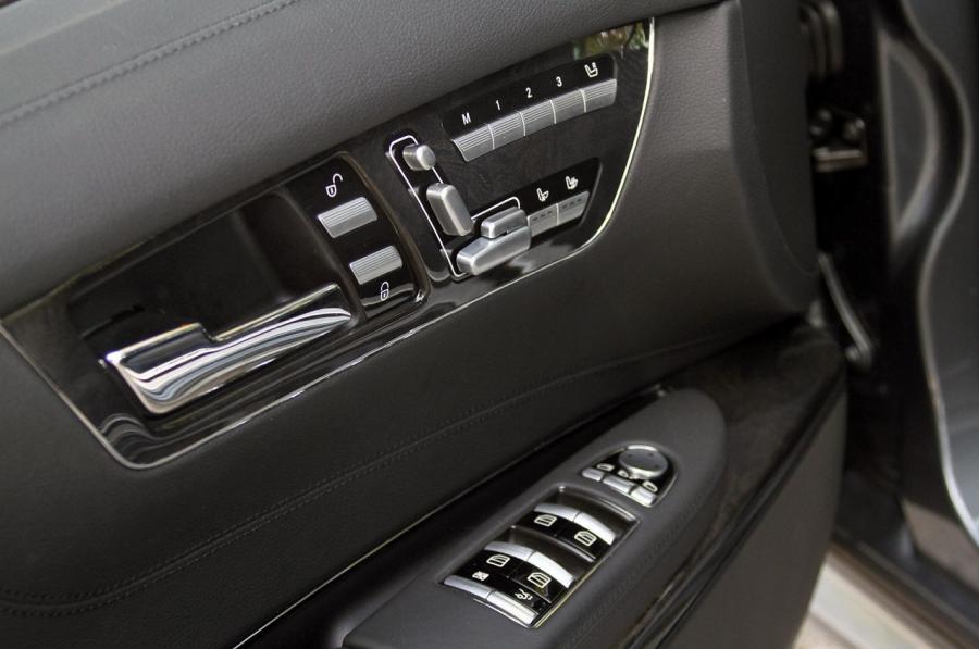  Mercedes-Benz CL63 AMG 2011 года  (фото 25 из 62)